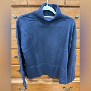 BNWT navy side slit sweatshirt, extra small Gap